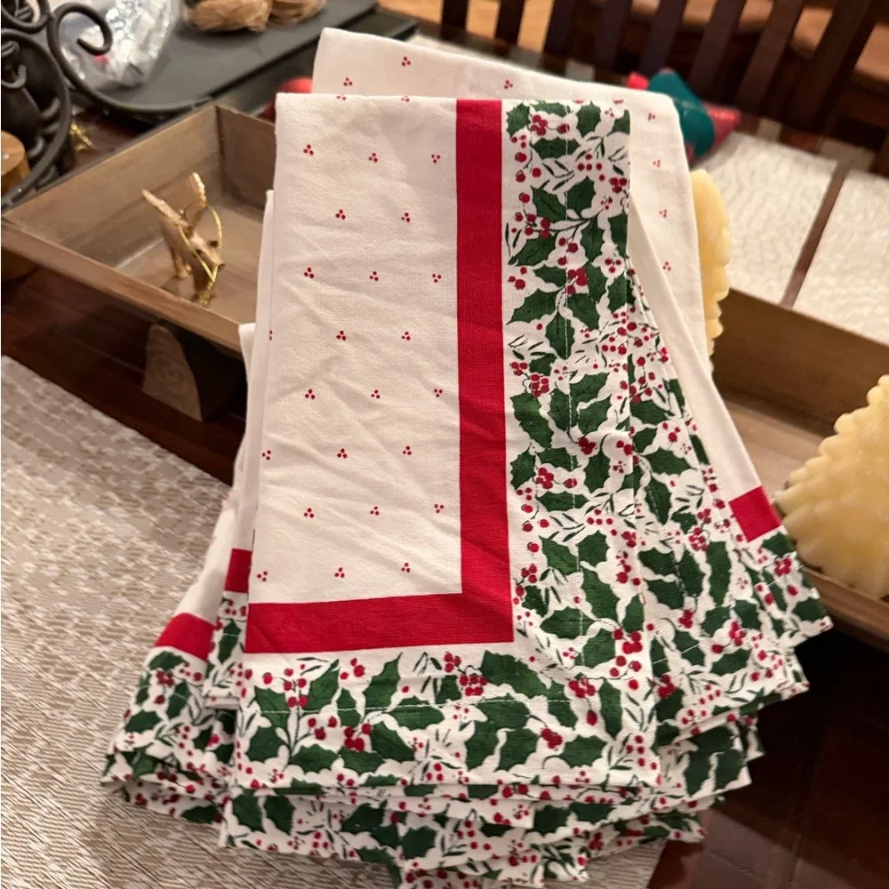 Sur La Table Mistletoe Holiday Napkins set of 11